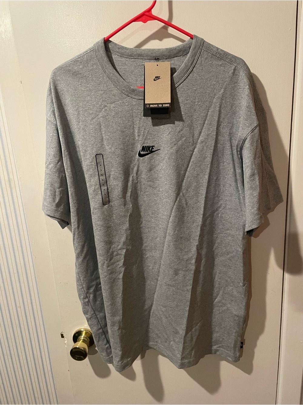 Nike Sportswear Premium Essentials T-Shirt Size Large
